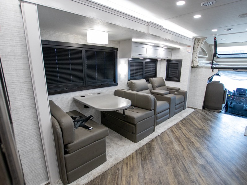 2025 Jayco Seneca 37M, $ 259,997