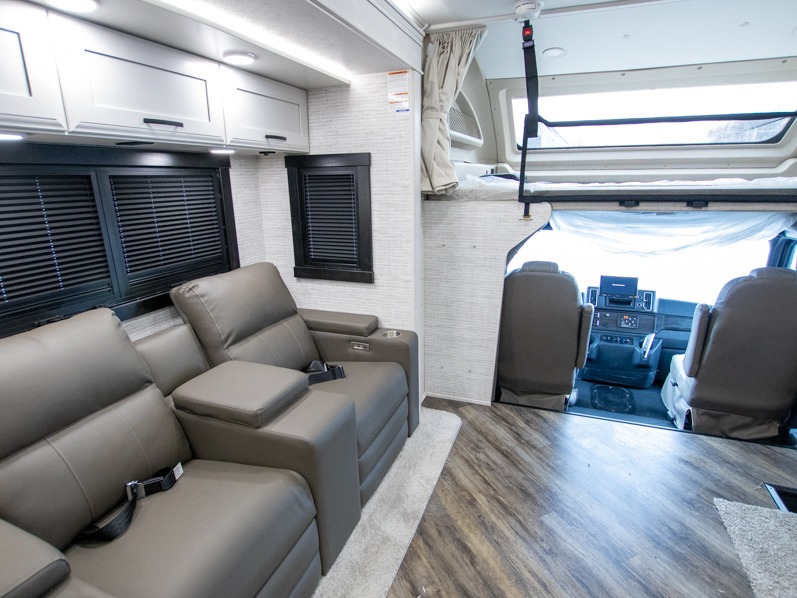 2025 Jayco Seneca 37M, $ 259,997