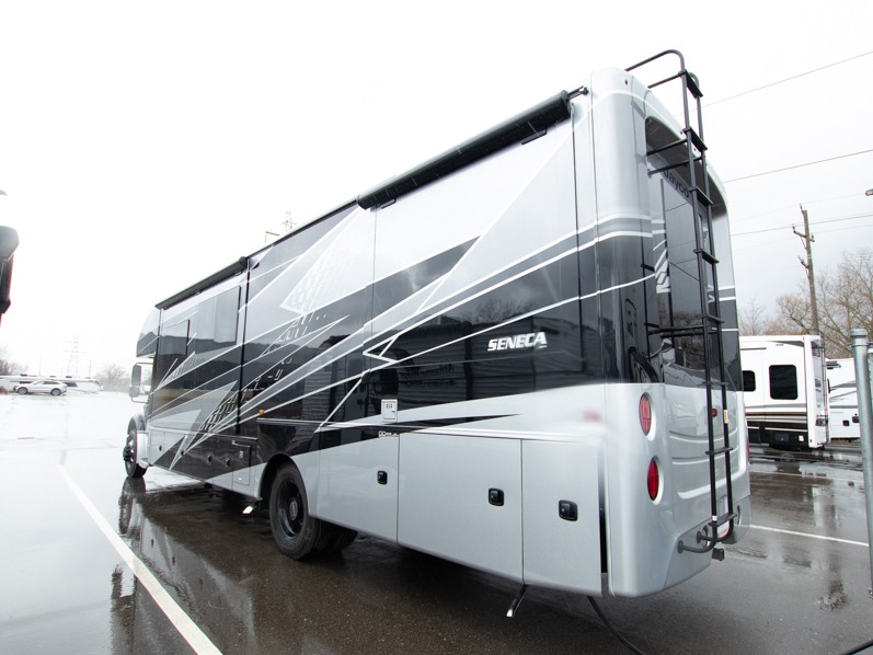2025 Jayco Seneca 37M, $ 259,997