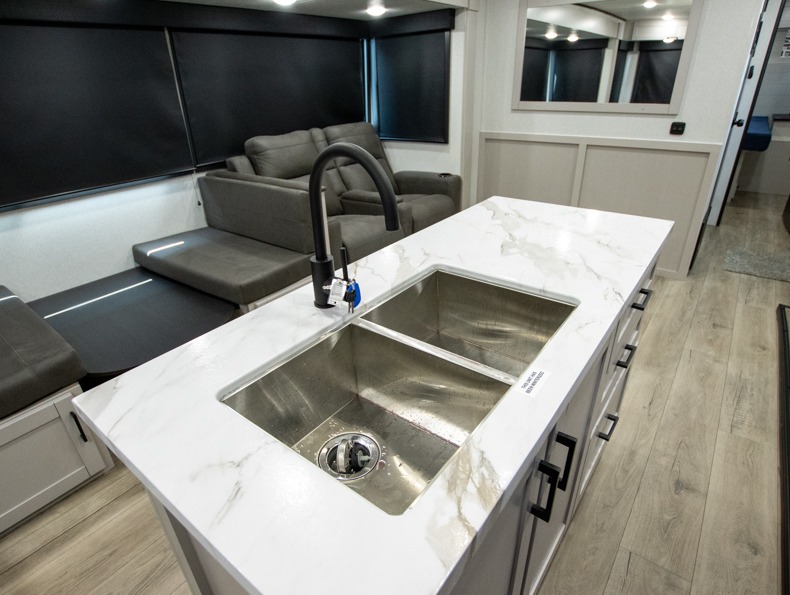 2026 Jayco Jay Feather 27MK, $ 43,999