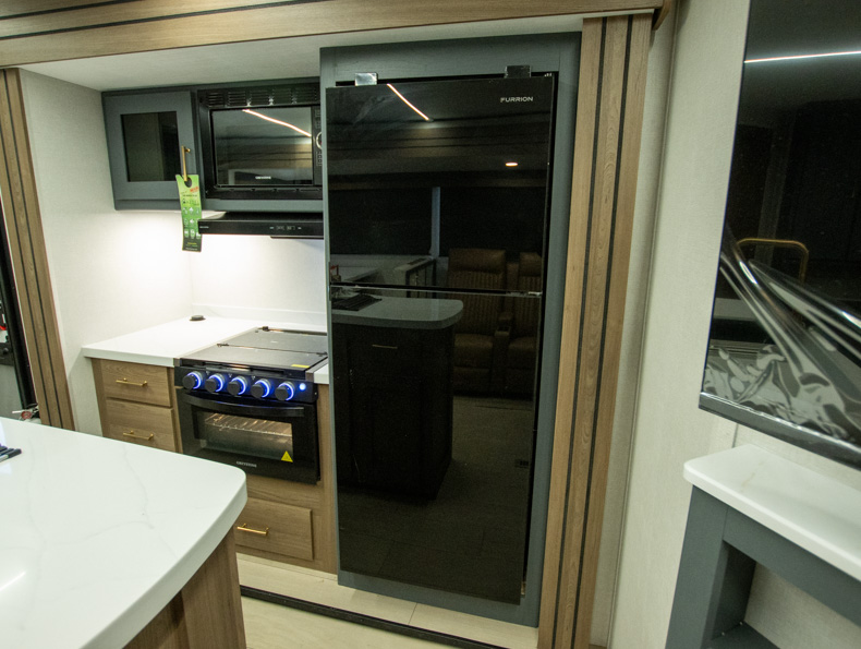 2026 CrossRoads Sunset Trail SS331BH, $ 49,999