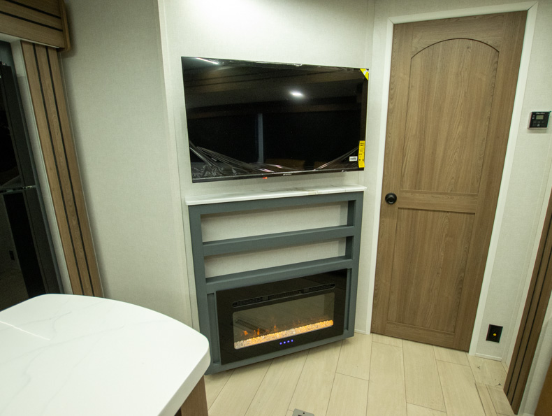 2026 CrossRoads Sunset Trail SS331BH, $ 49,999