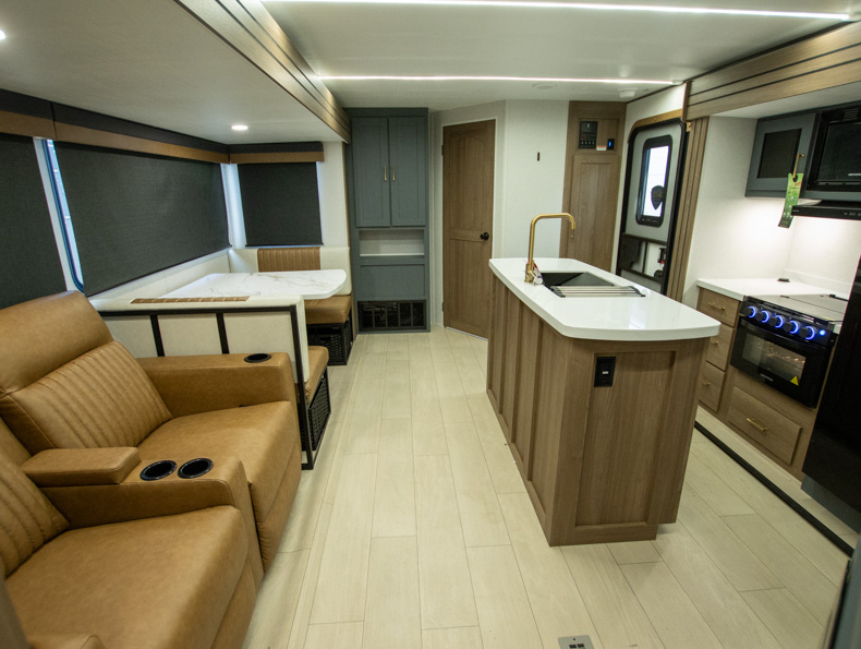 2026 CrossRoads Sunset Trail SS331BH, $ 49,999