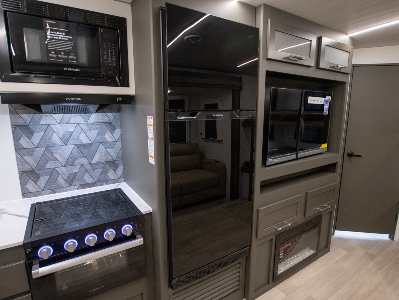 2025 Keystone Bullet Crossfire 290BHS, $ 35,999