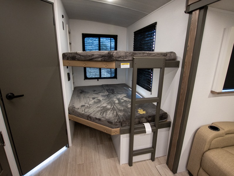 2025 Keystone Bullet Crossfire 290BHS, $ 35,999