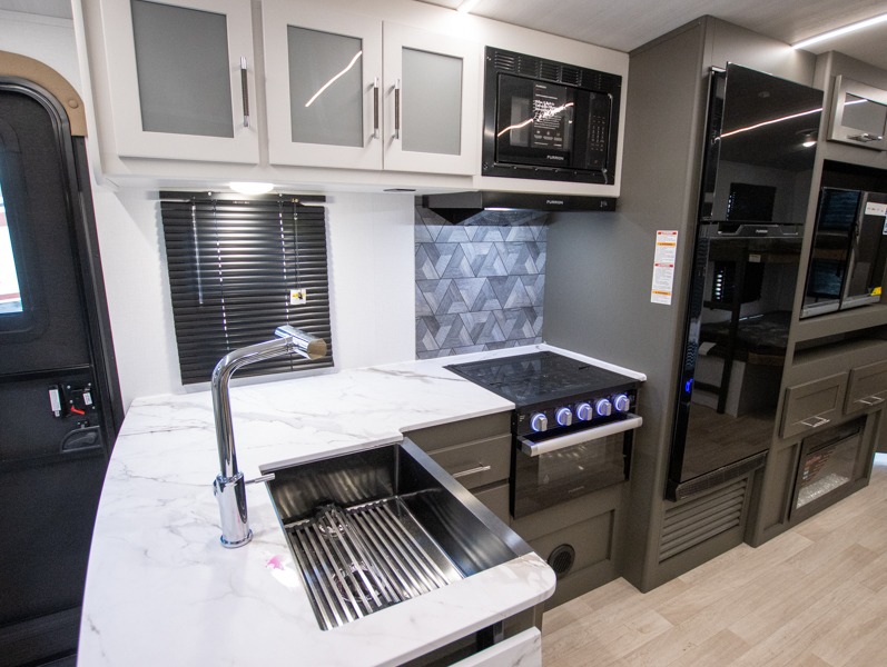 2025 Keystone Bullet Crossfire 290BHS, $ 35,999