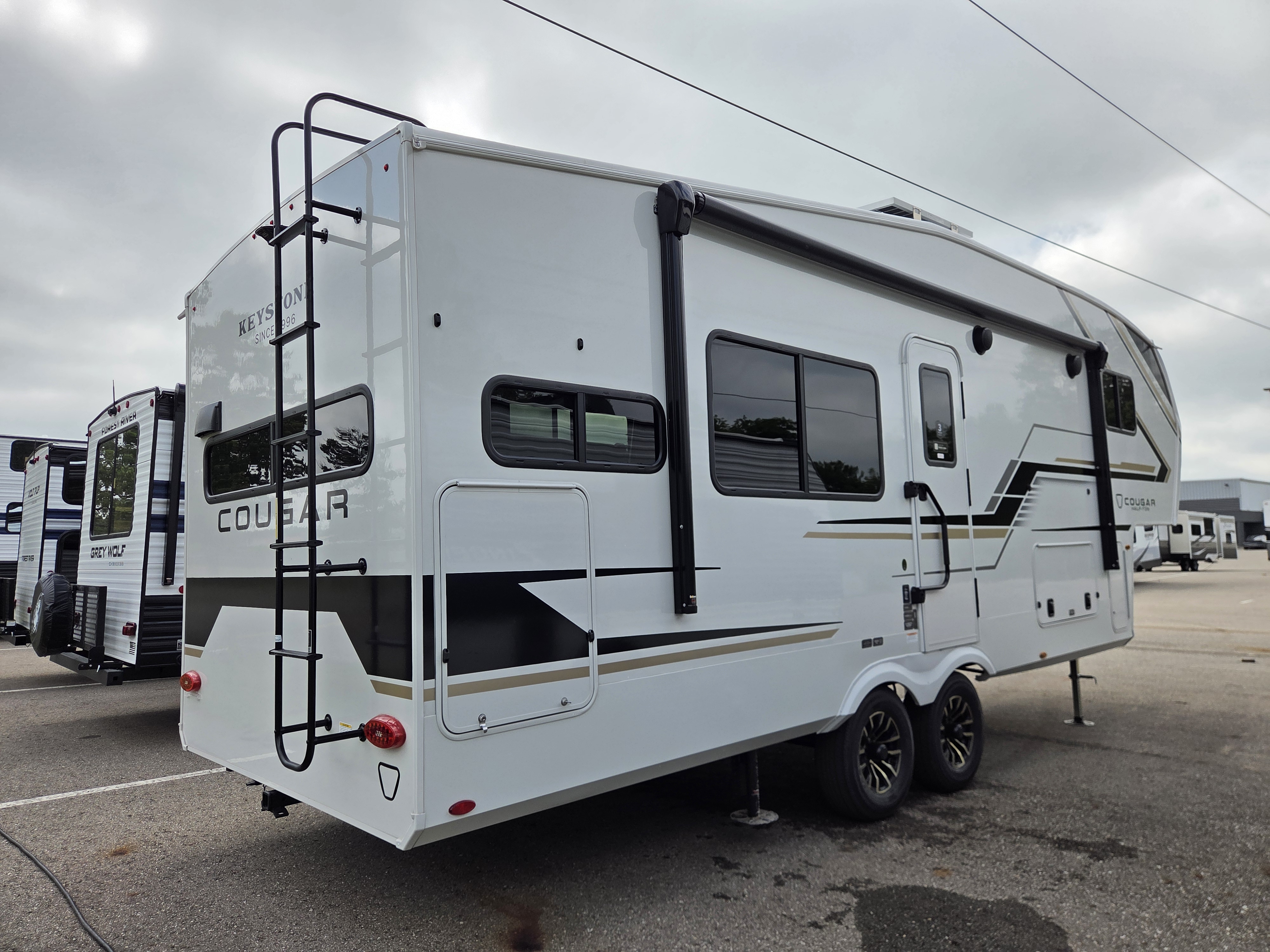 2027 Keystone Cougar Half-Ton (Fifth Wheel) 23MLE, $ 52,999