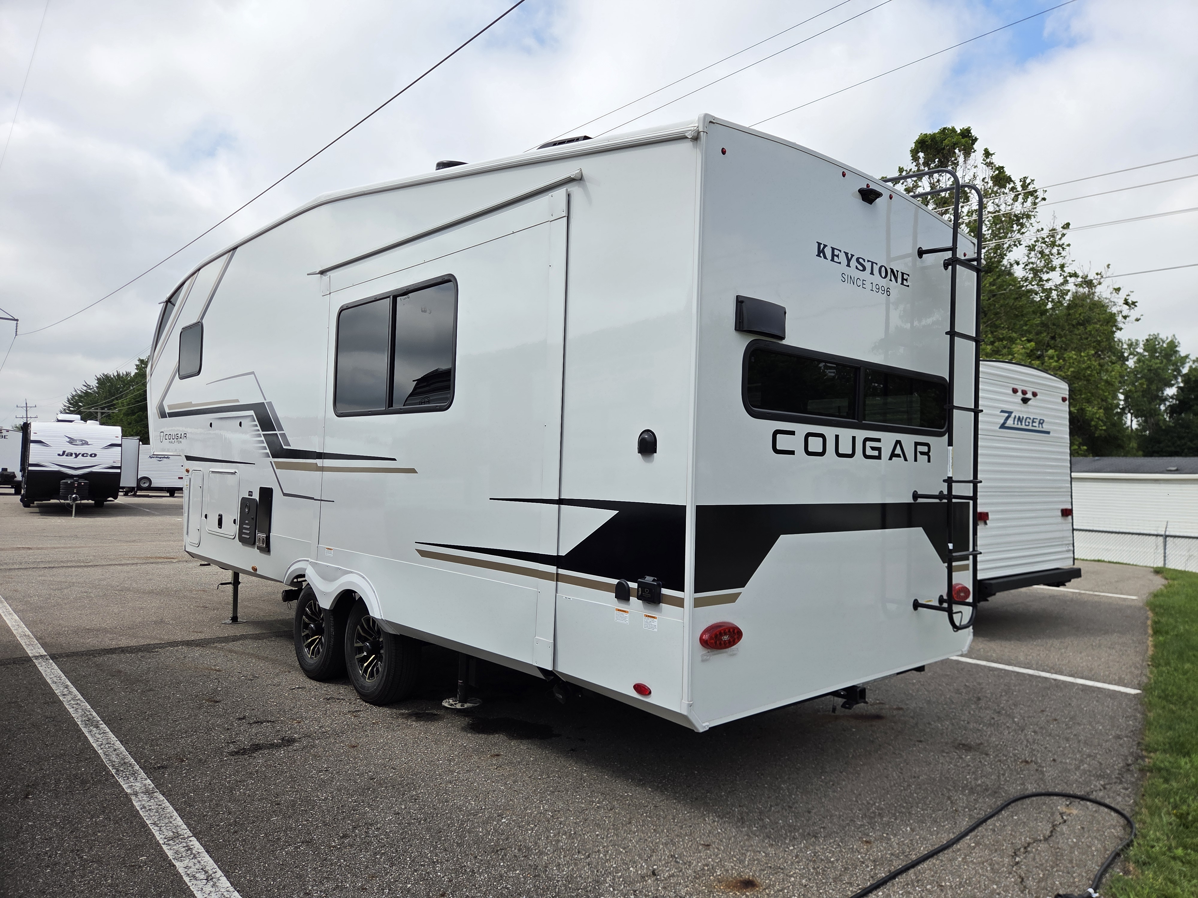 2027 Keystone Cougar Half-Ton (Fifth Wheel) 23MLE, $ 52,999
