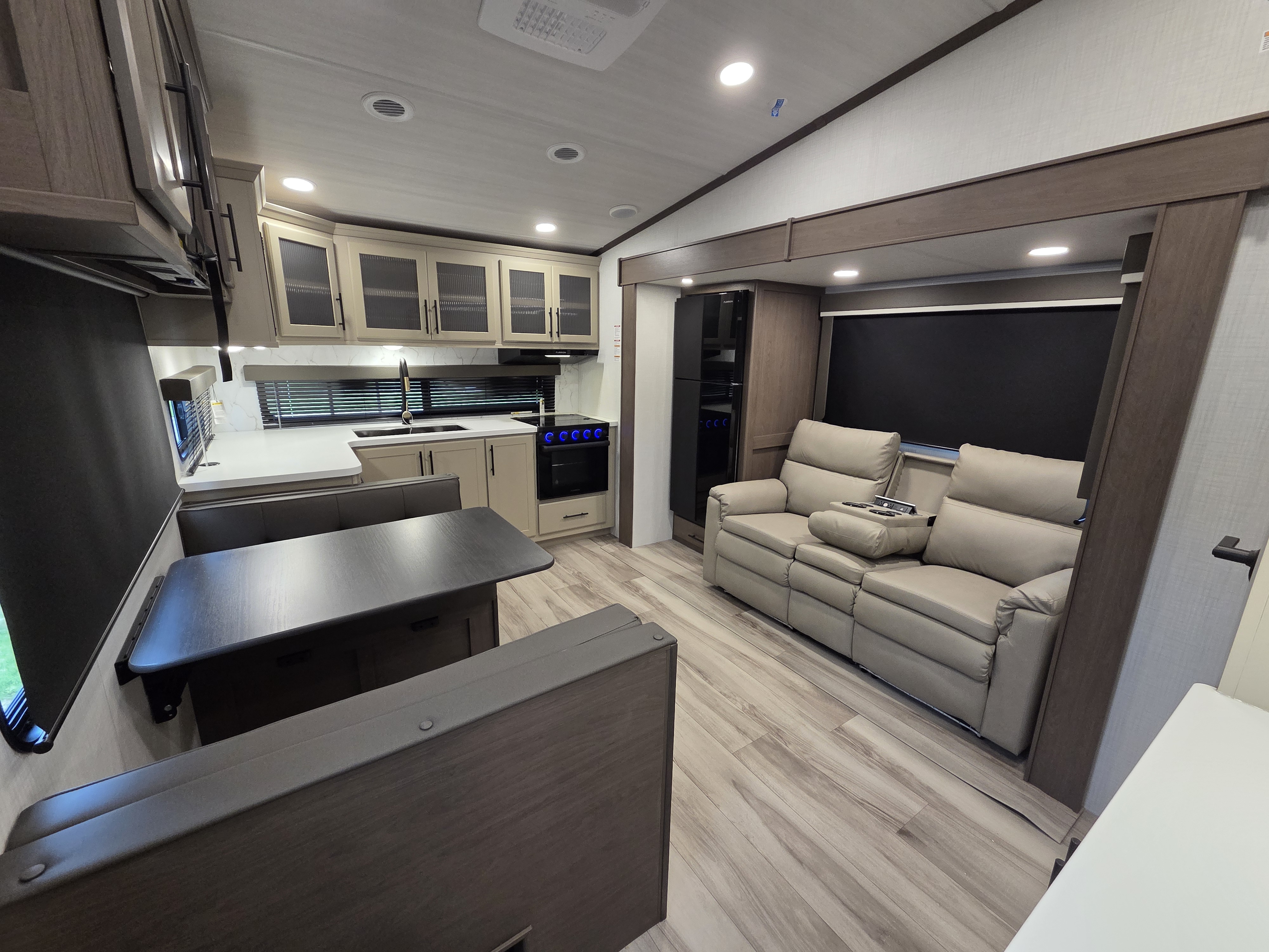 2027 Keystone Cougar Half-Ton (Fifth Wheel) 23MLE, $ 52,999