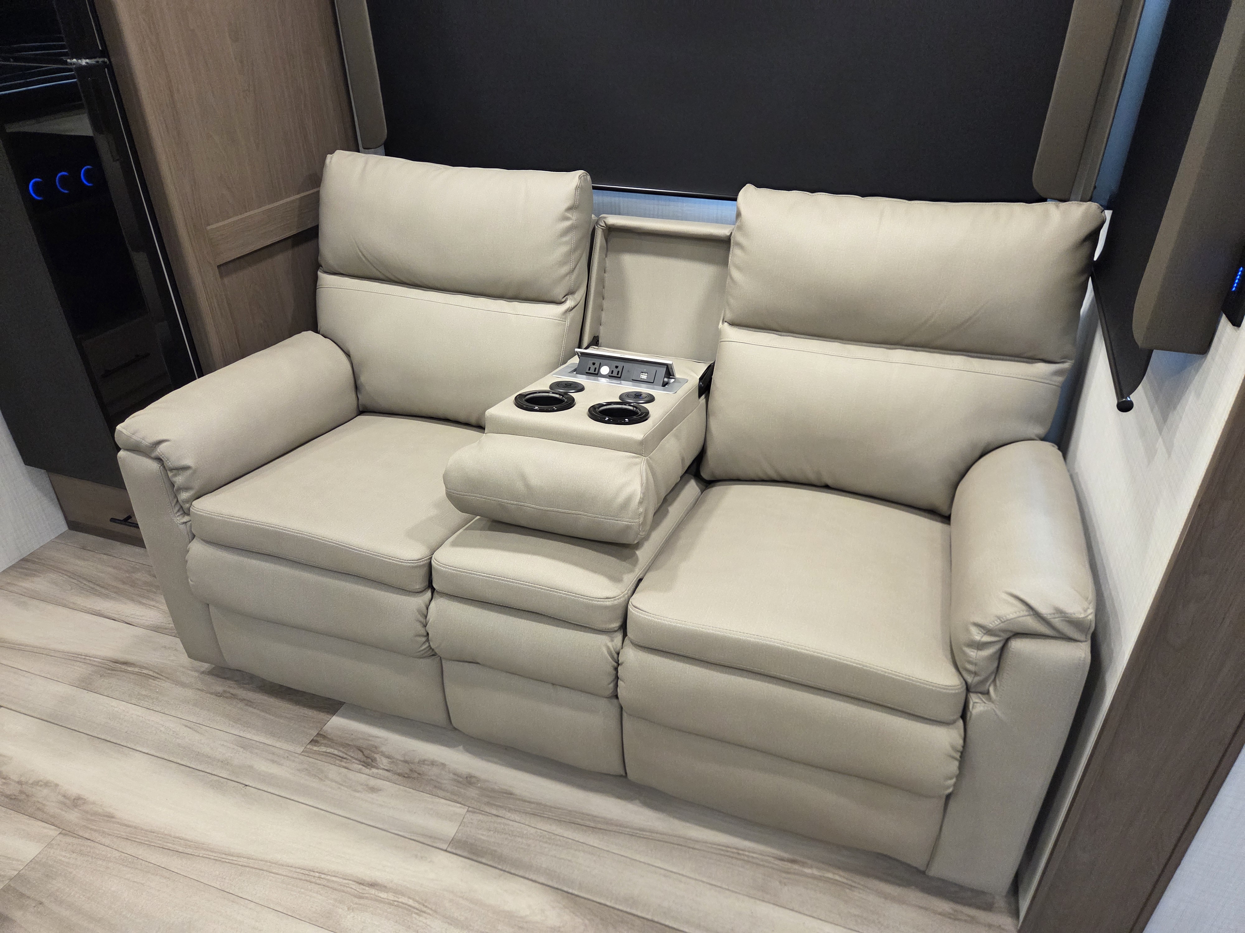 2027 Keystone Cougar Half-Ton (Fifth Wheel) 23MLE, $ 52,999