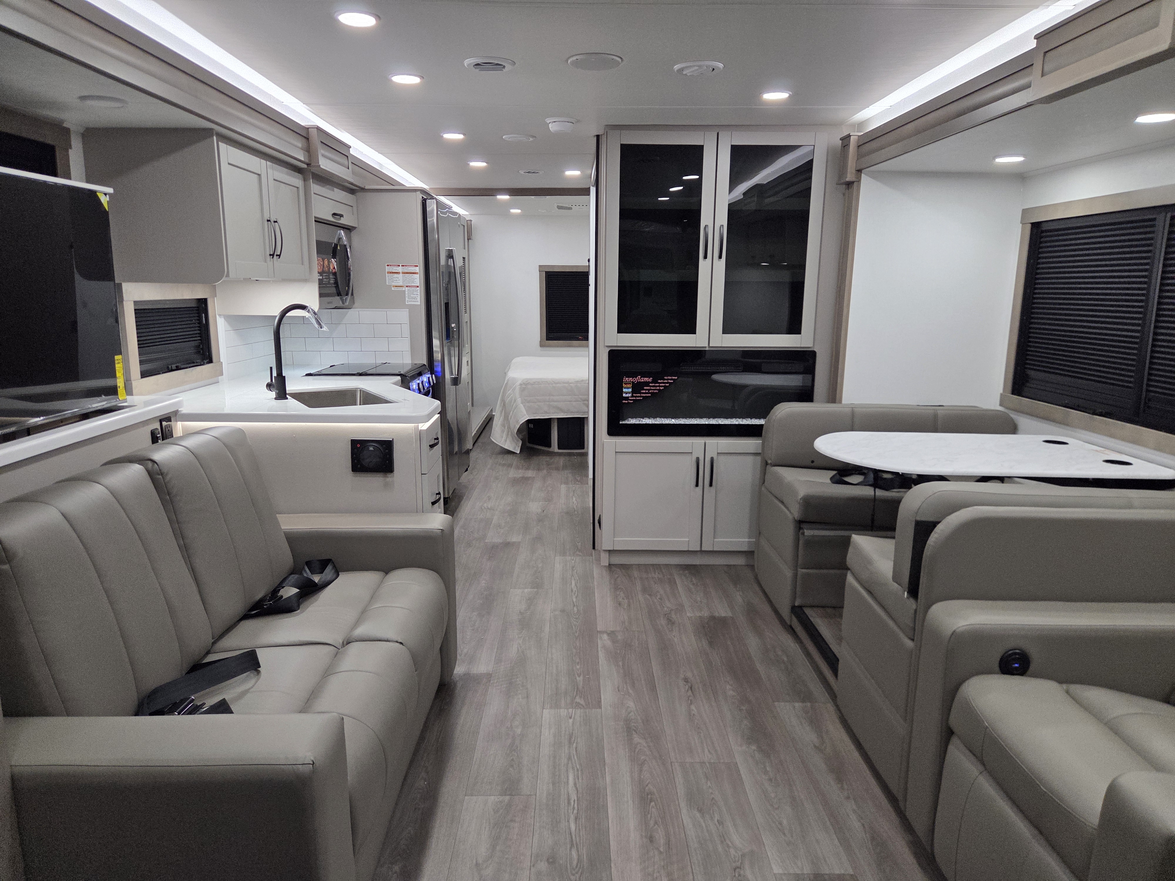 2027 Jayco Precept 34G, $ 179,995