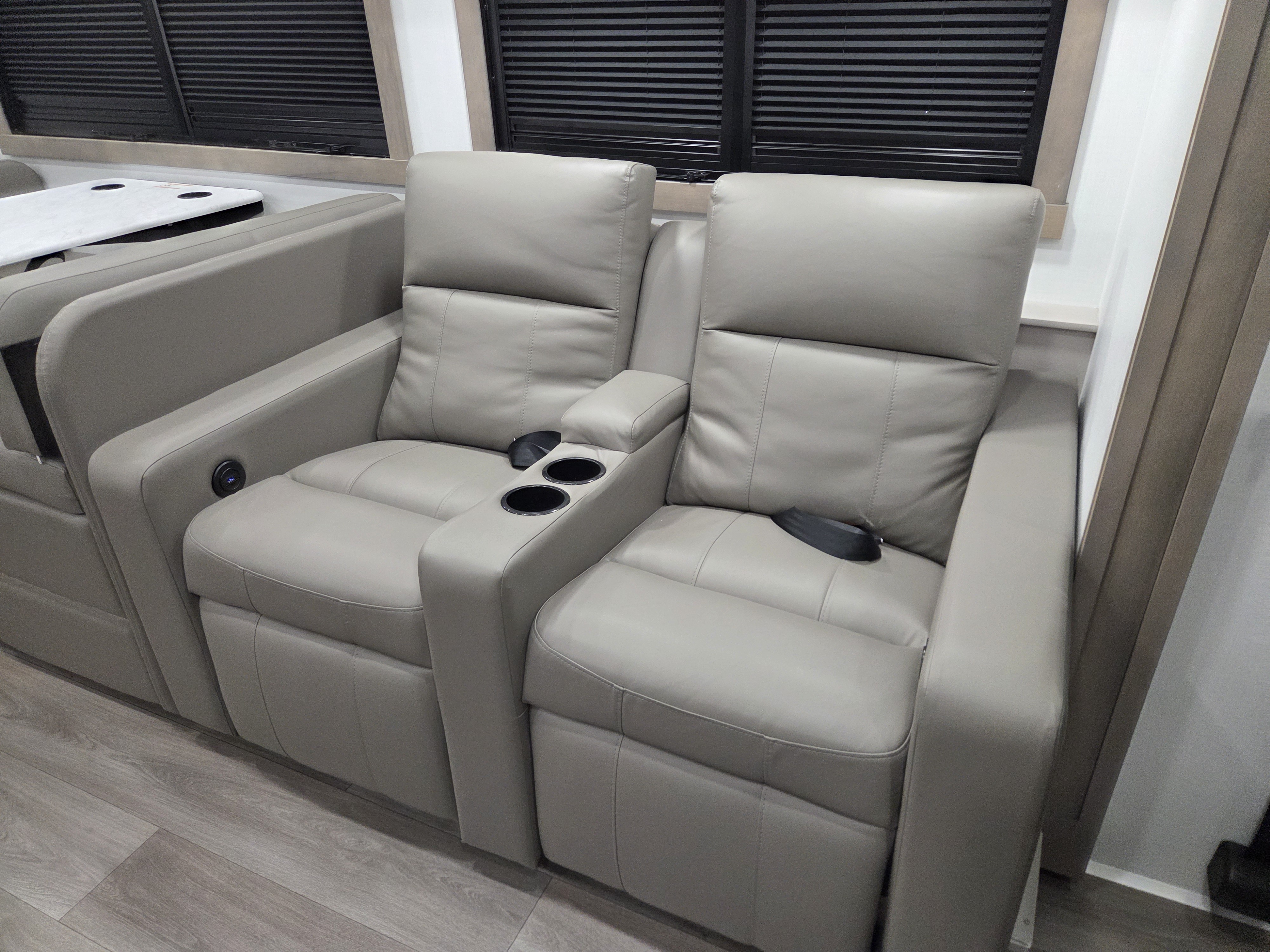 2027 Jayco Precept 34G, $ 179,995
