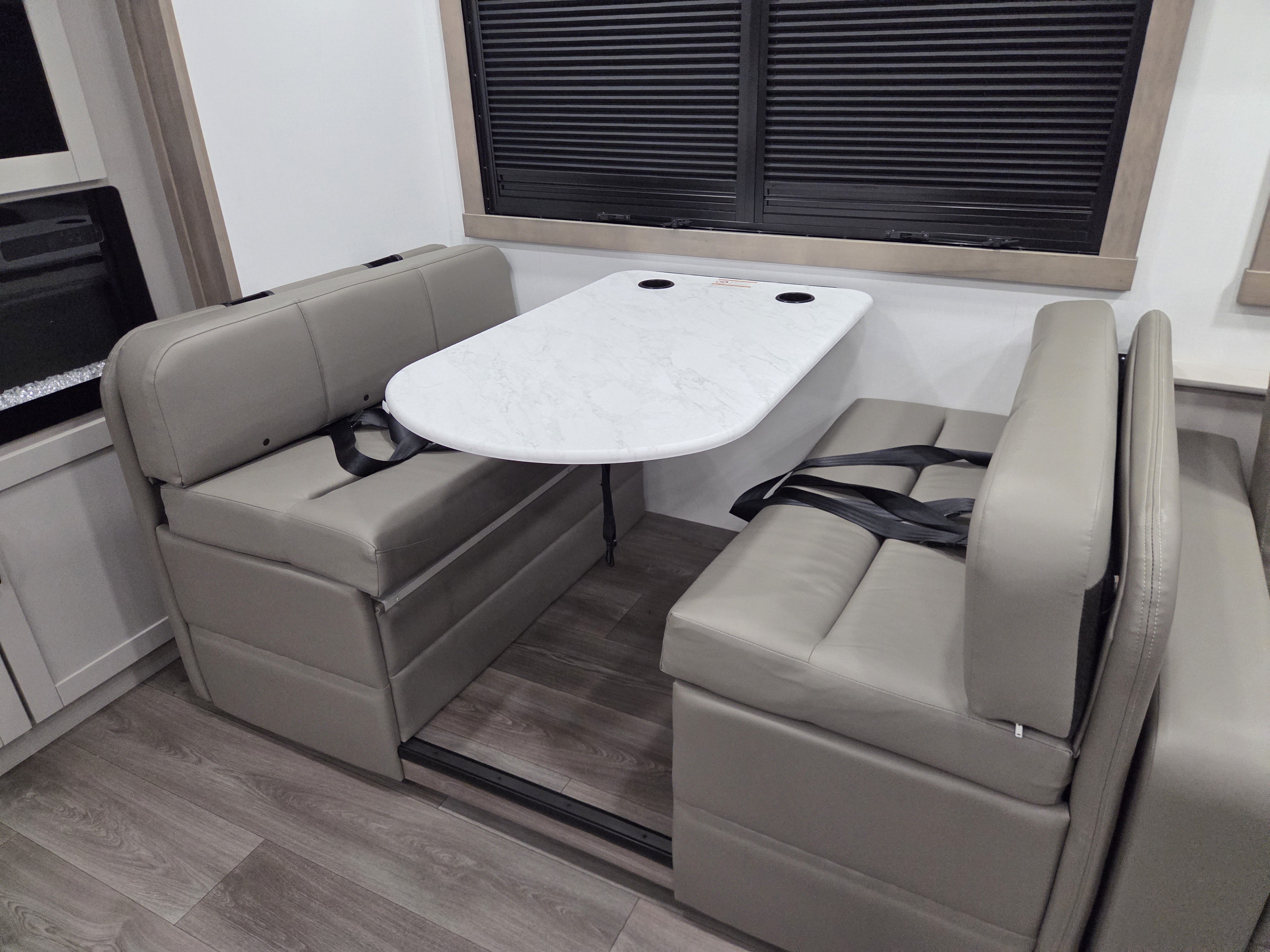 2027 Jayco Precept 34G, $ 179,995