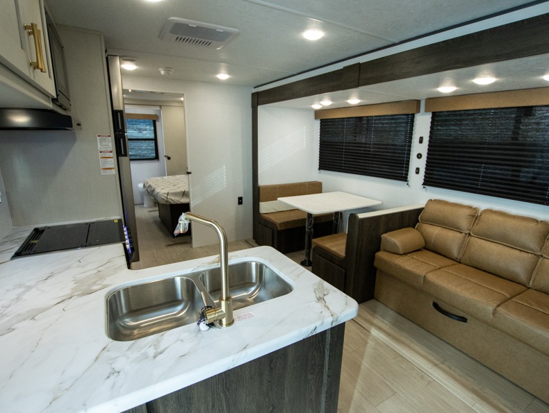 2026 CrossRoads Zinger ZR390DB, $ 45,999