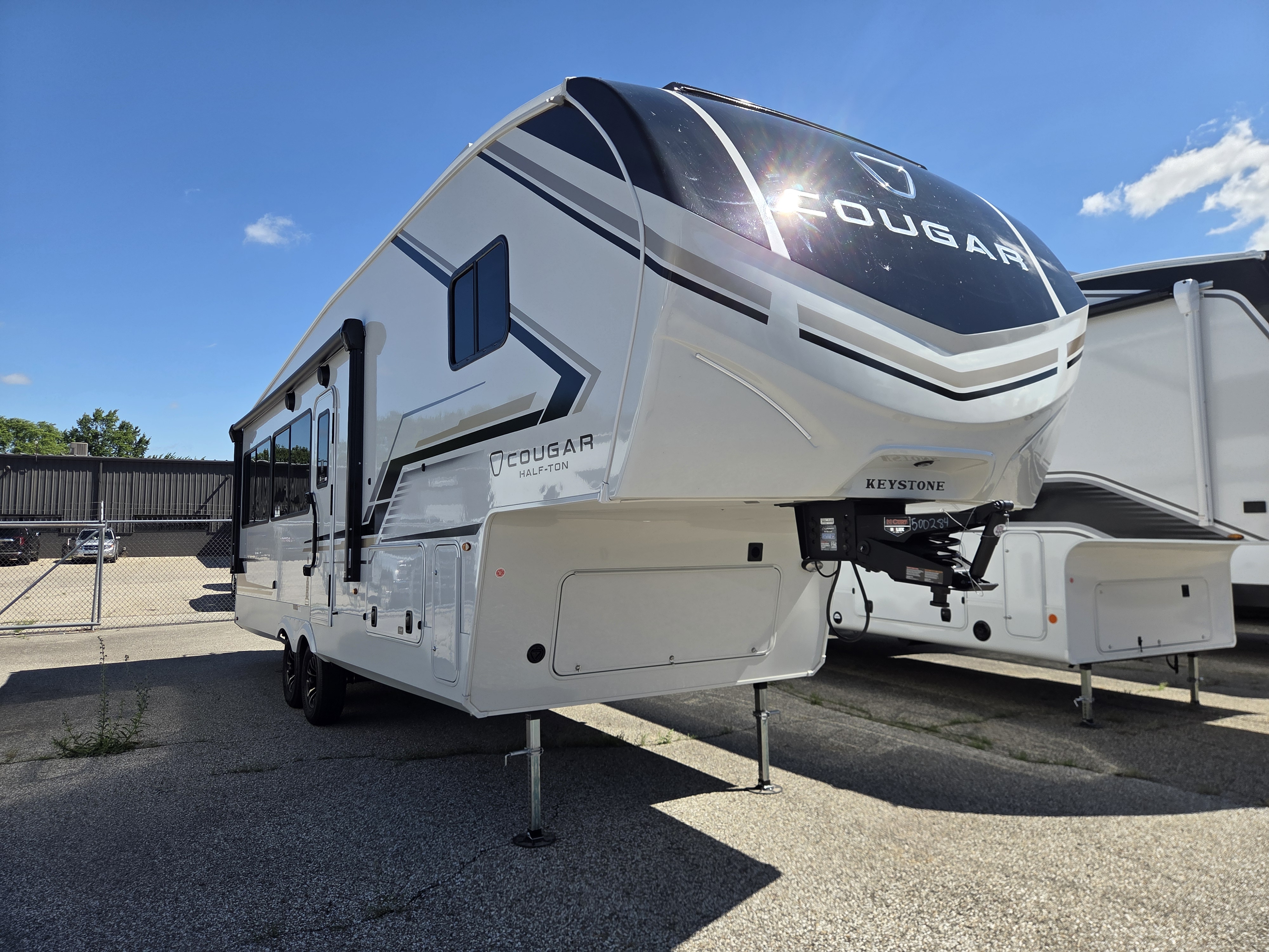 2027 Keystone Cougar Half-Ton (Fifth Wheel) 26RES, $ 55,990
