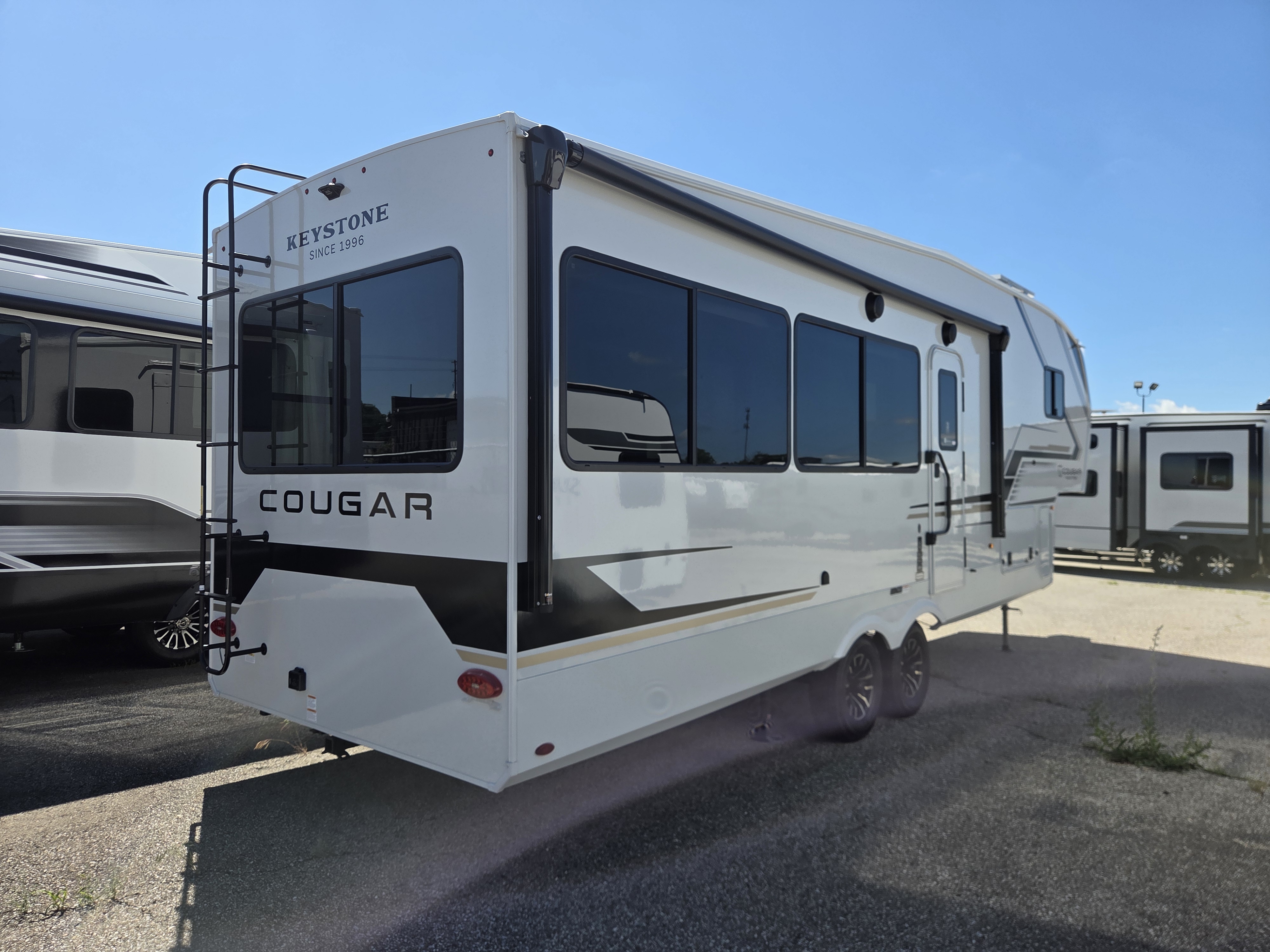 2027 Keystone Cougar Half-Ton (Fifth Wheel) 26RES, $ 55,990