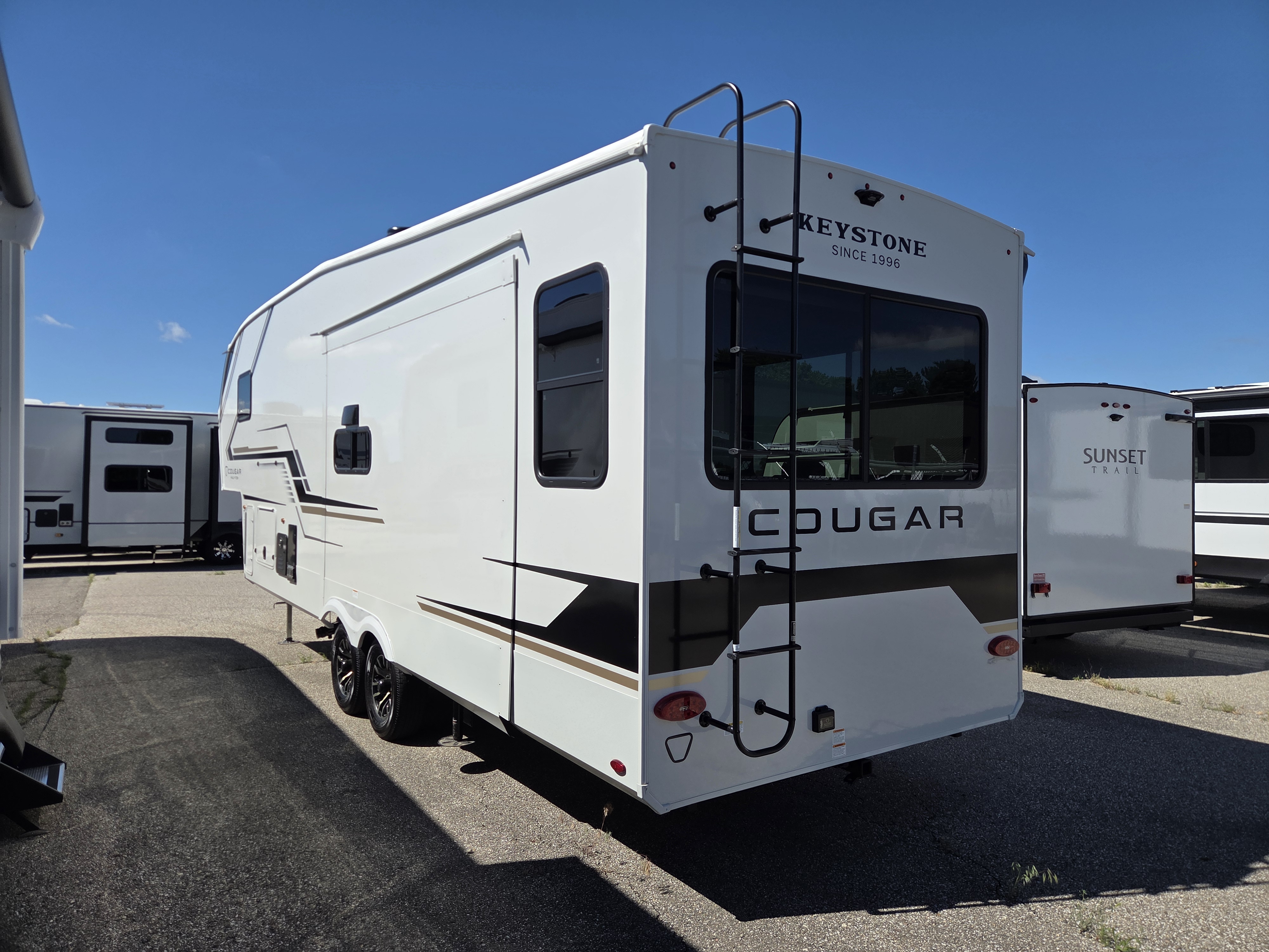 2027 Keystone Cougar Half-Ton (Fifth Wheel) 26RES, $ 55,990