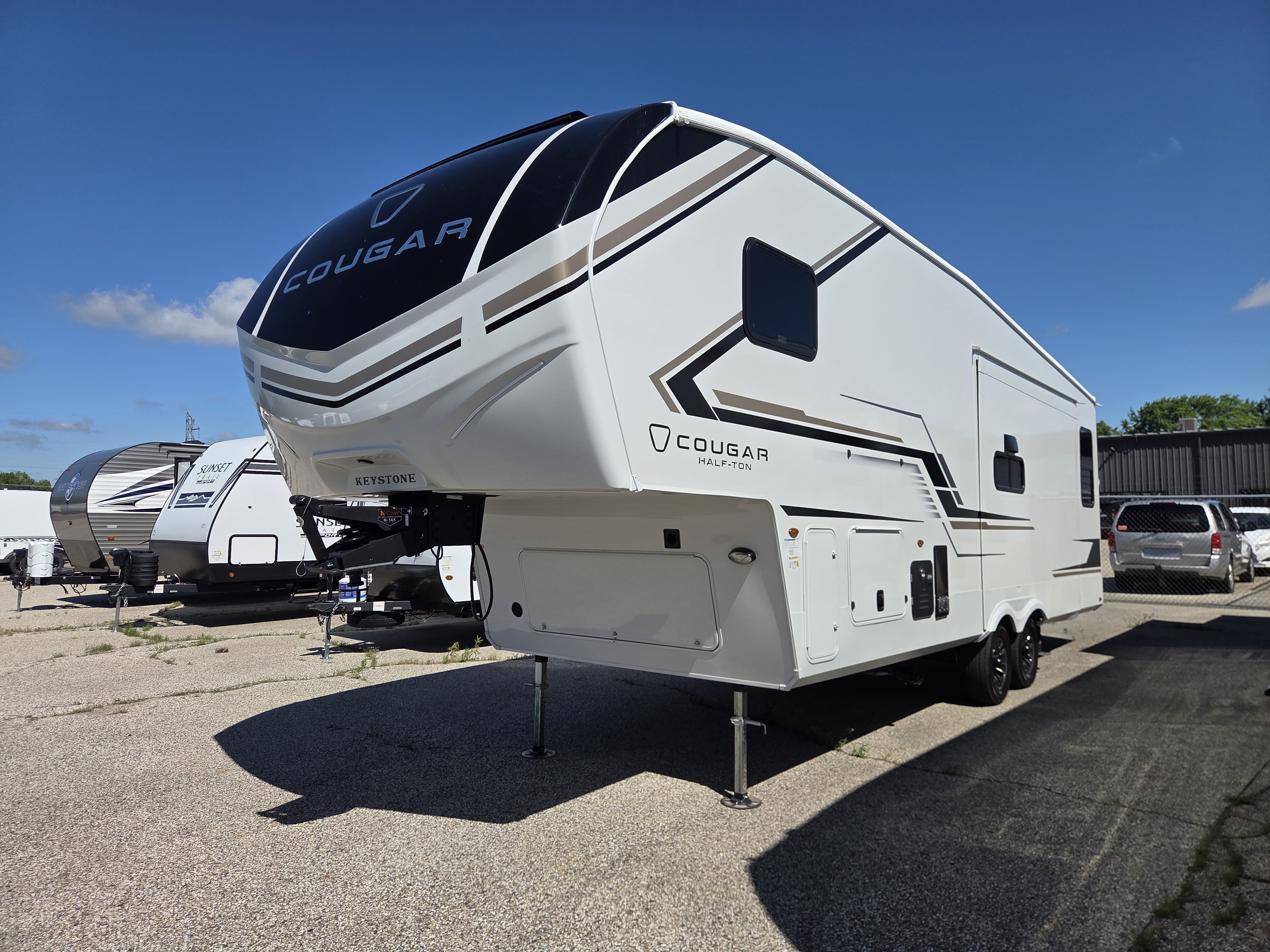 2027 Keystone Cougar Half-Ton (Fifth Wheel) 26RES, $ 55,990