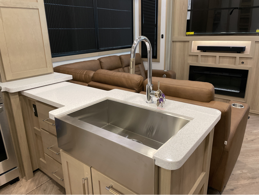 2026 Keystone Raptor 433, $ 147,995