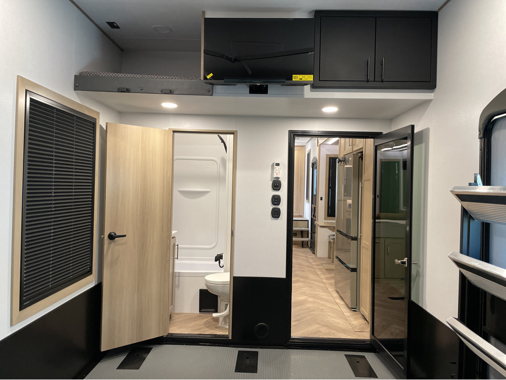 2026 Keystone Raptor 433, $ 147,995