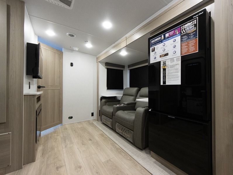 2025 Forest River Rockwood Mini Lite 2516S, $ 35,999
