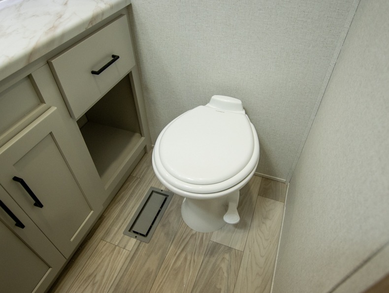 2026 Forest River Sandpiper Destination 422FKL, $ 67,999