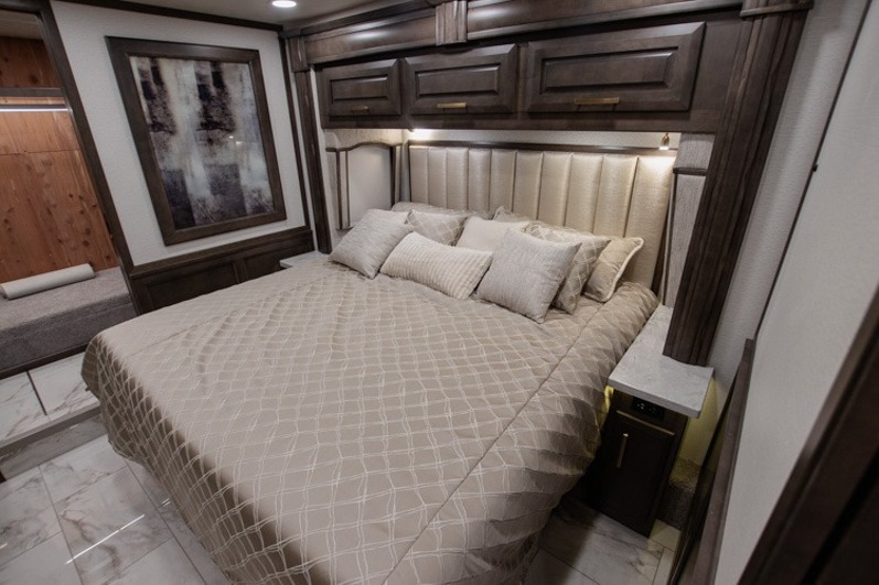 2024 Entegra Coach Cornerstone 45Z, $ 559,999