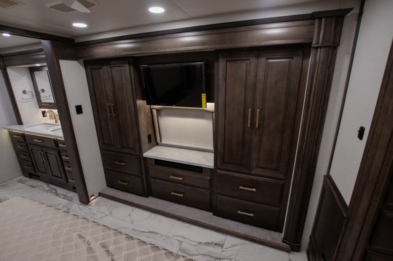 2024 Entegra Coach Cornerstone 45Z, $ 559,999