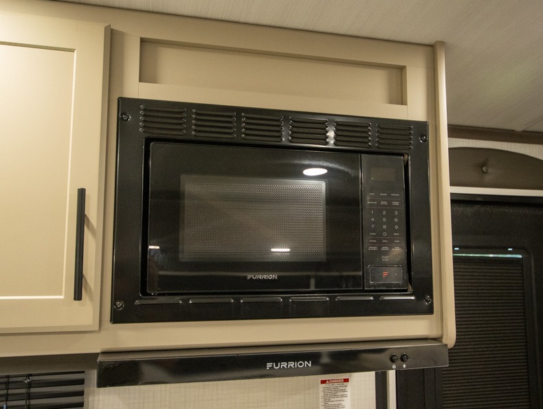 2026 Keystone Cougar Half-Ton (Travel Trailer) 25F, $ 44,990