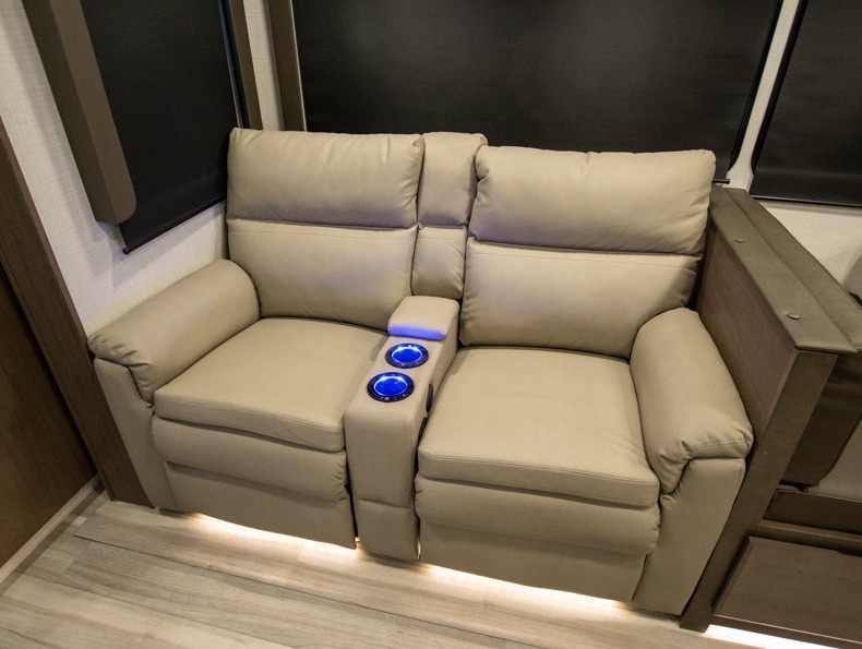 2026 Keystone Cougar Half-Ton (Travel Trailer) 25F, $ 44,990