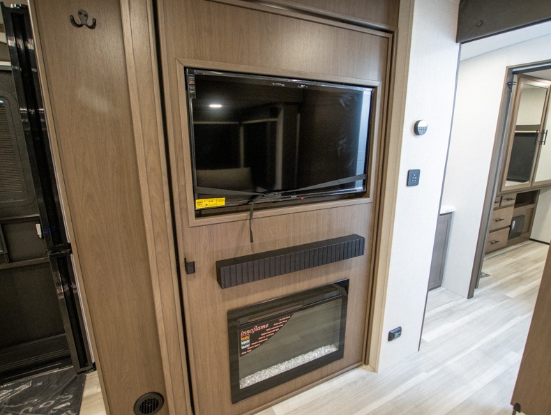 2026 Keystone Cougar Half-Ton (Travel Trailer) 25F, $ 44,990