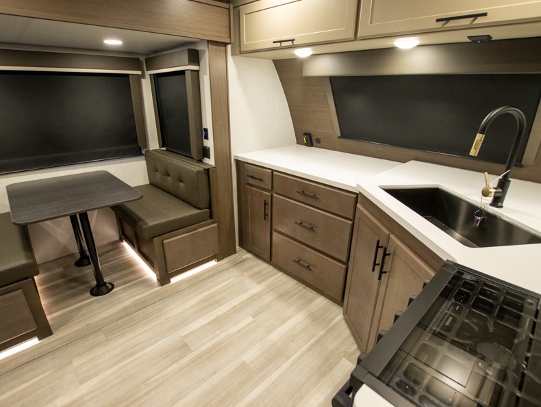 2026 Keystone Cougar Half-Ton (Travel Trailer) 25F, $ 44,990