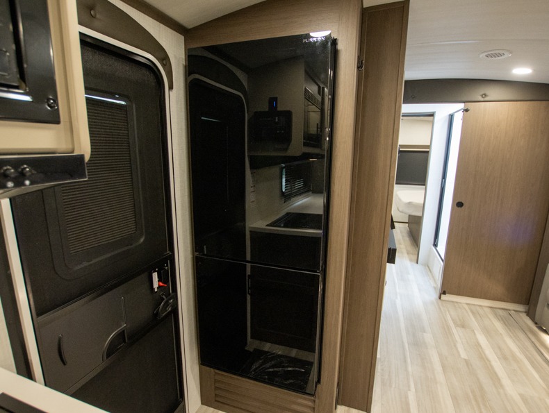 2026 Keystone Cougar Half-Ton (Travel Trailer) 25F, $ 44,990