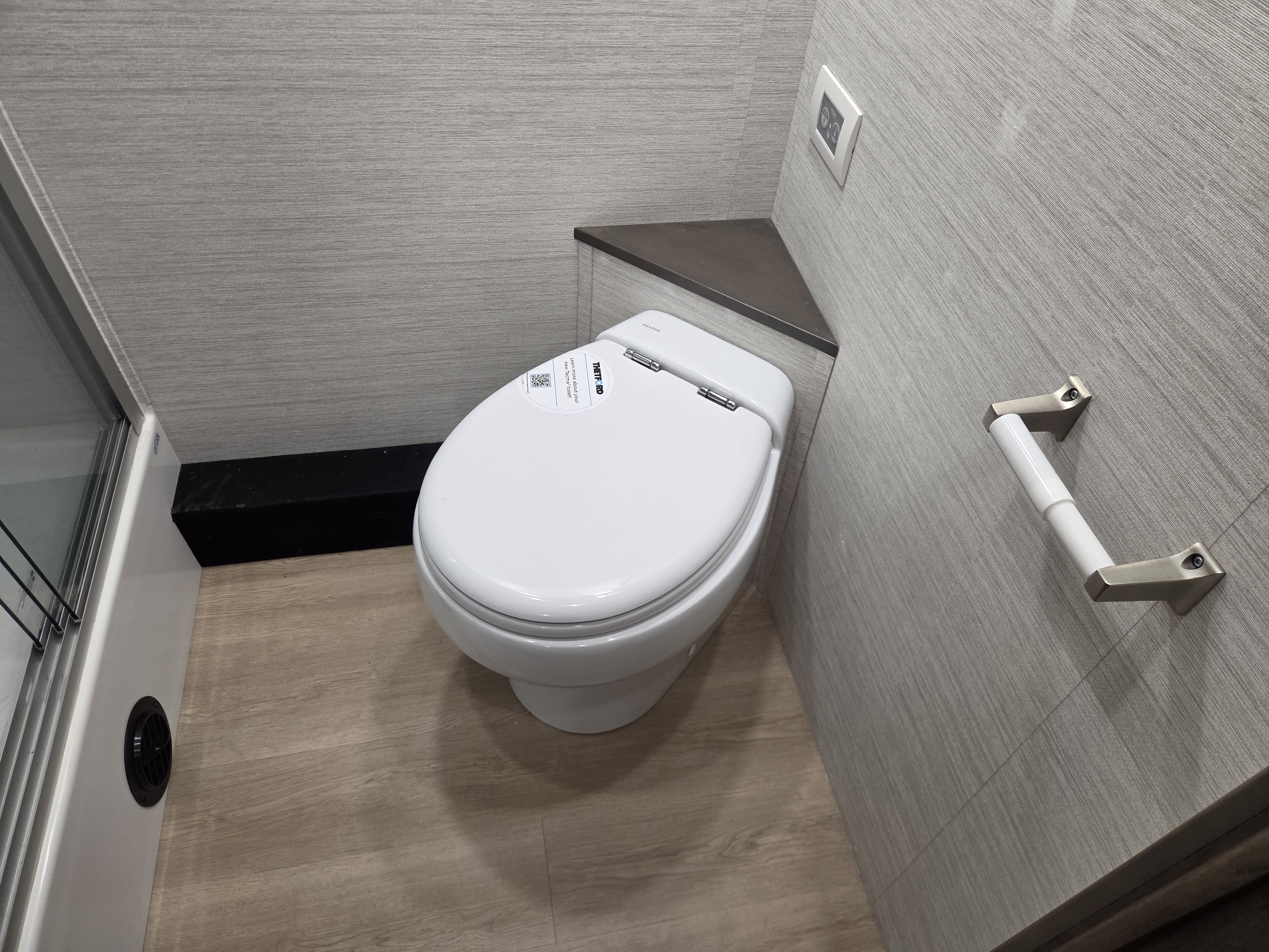 2026 Dynamax Europa 34SS, $ 289,997