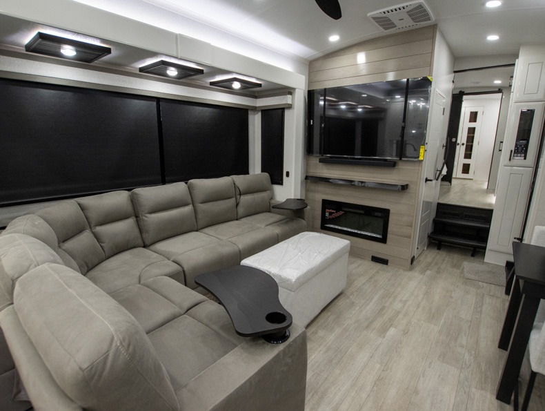 2026 Jayco Pinnacle 38FBRK, $ 124,995