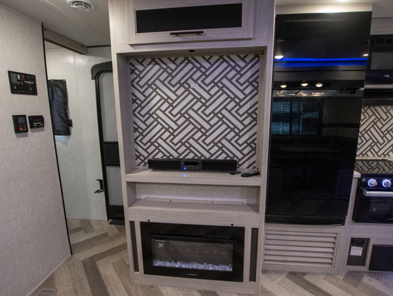 2023 CrossRoads Zinger ZR298FB, $ 25,999