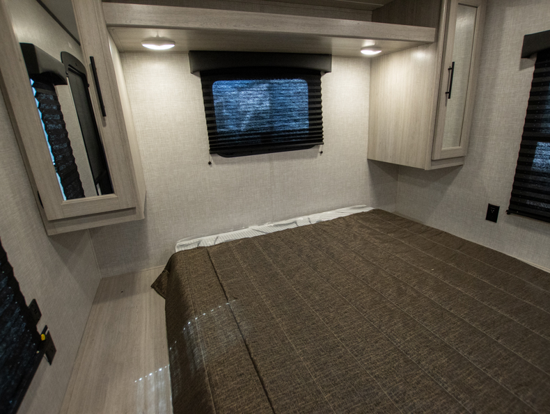 2023 CrossRoads Zinger ZR298FB, $ 25,999
