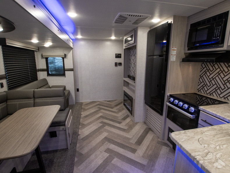 2023 CrossRoads Zinger ZR298FB, $ 25,999