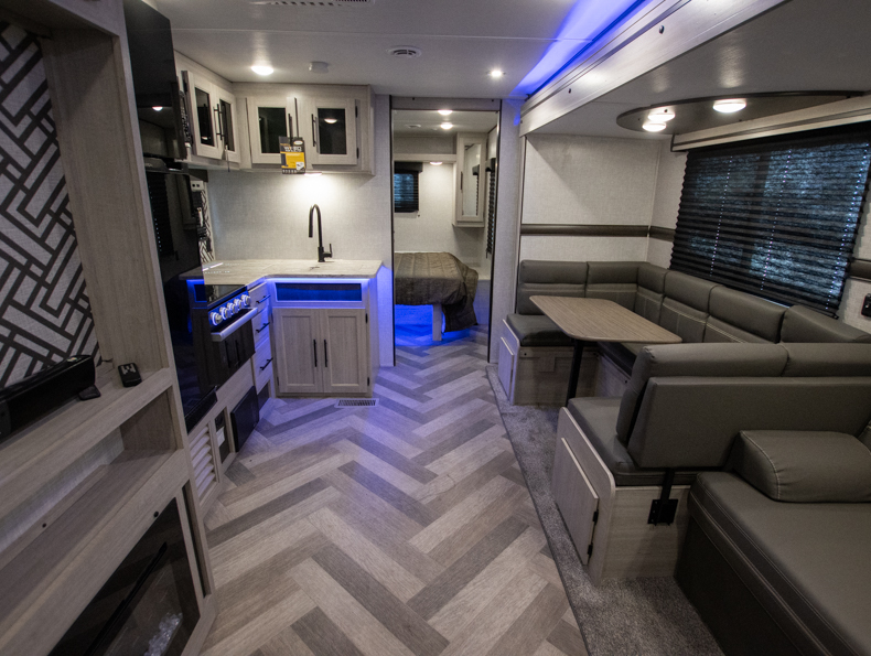 2023 CrossRoads Zinger ZR298FB, $ 25,999