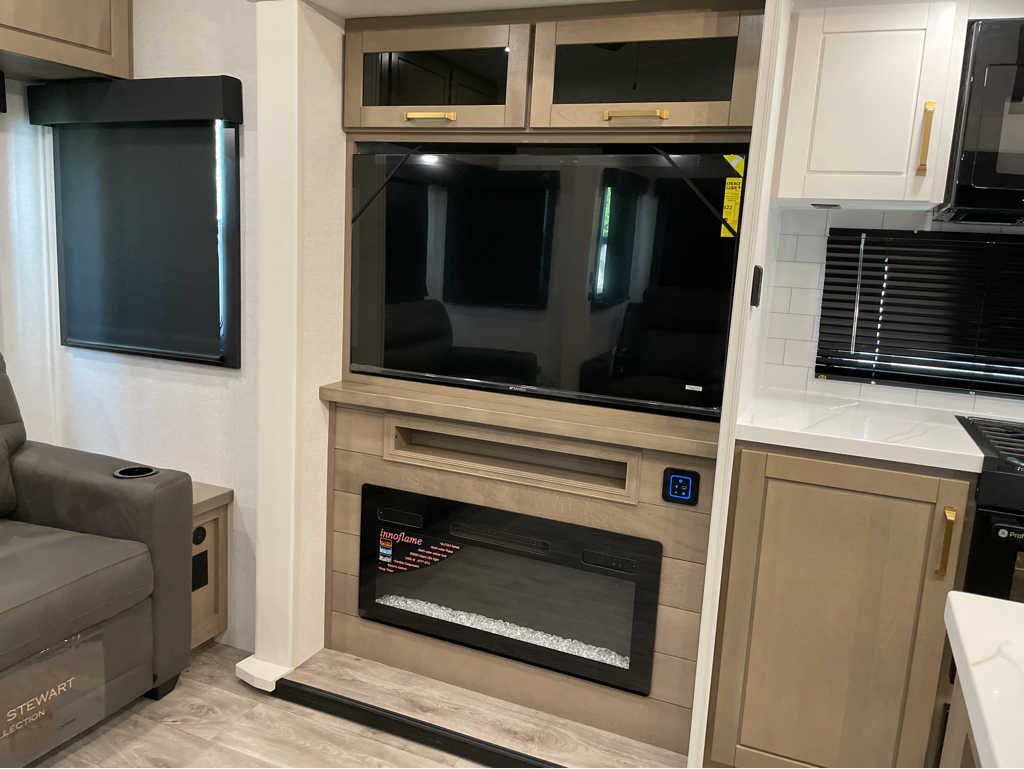 2026 Jayco Eagle 355MBQS, $ 64,999