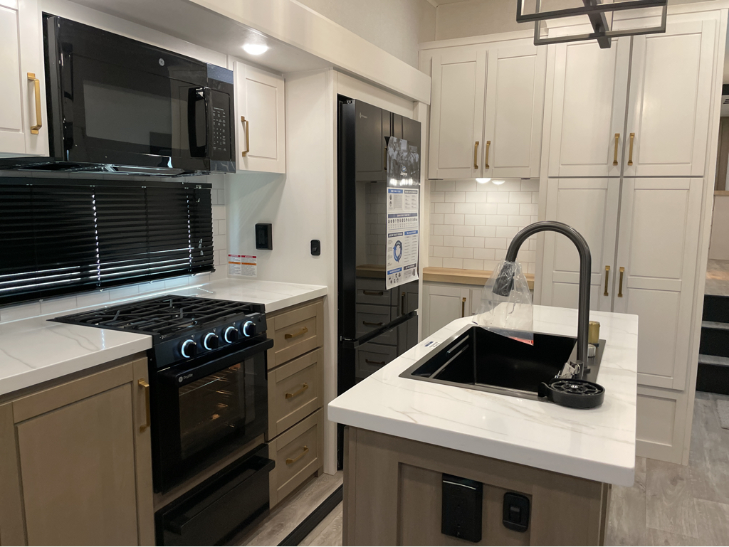 2026 Jayco Eagle 355MBQS, $ 64,999