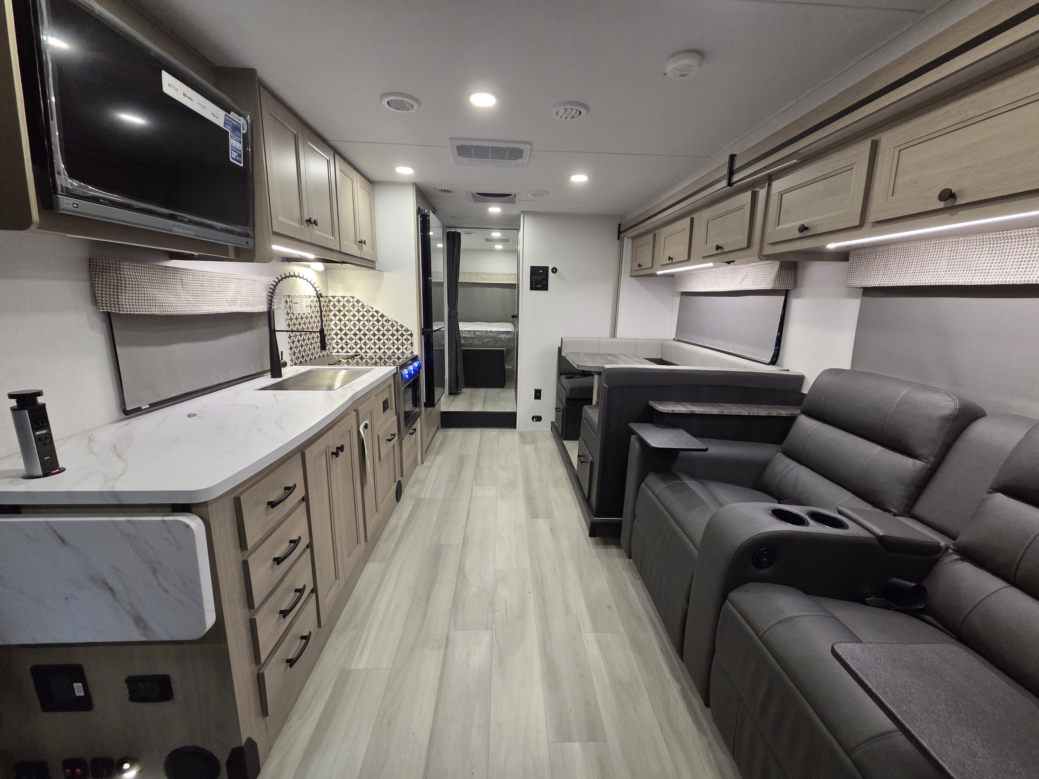 2024 Forest River Sunseeker 3010DS, $ 95,997