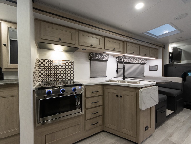 2025 Forest River Sunseeker Classic 3050S, $ 112,997