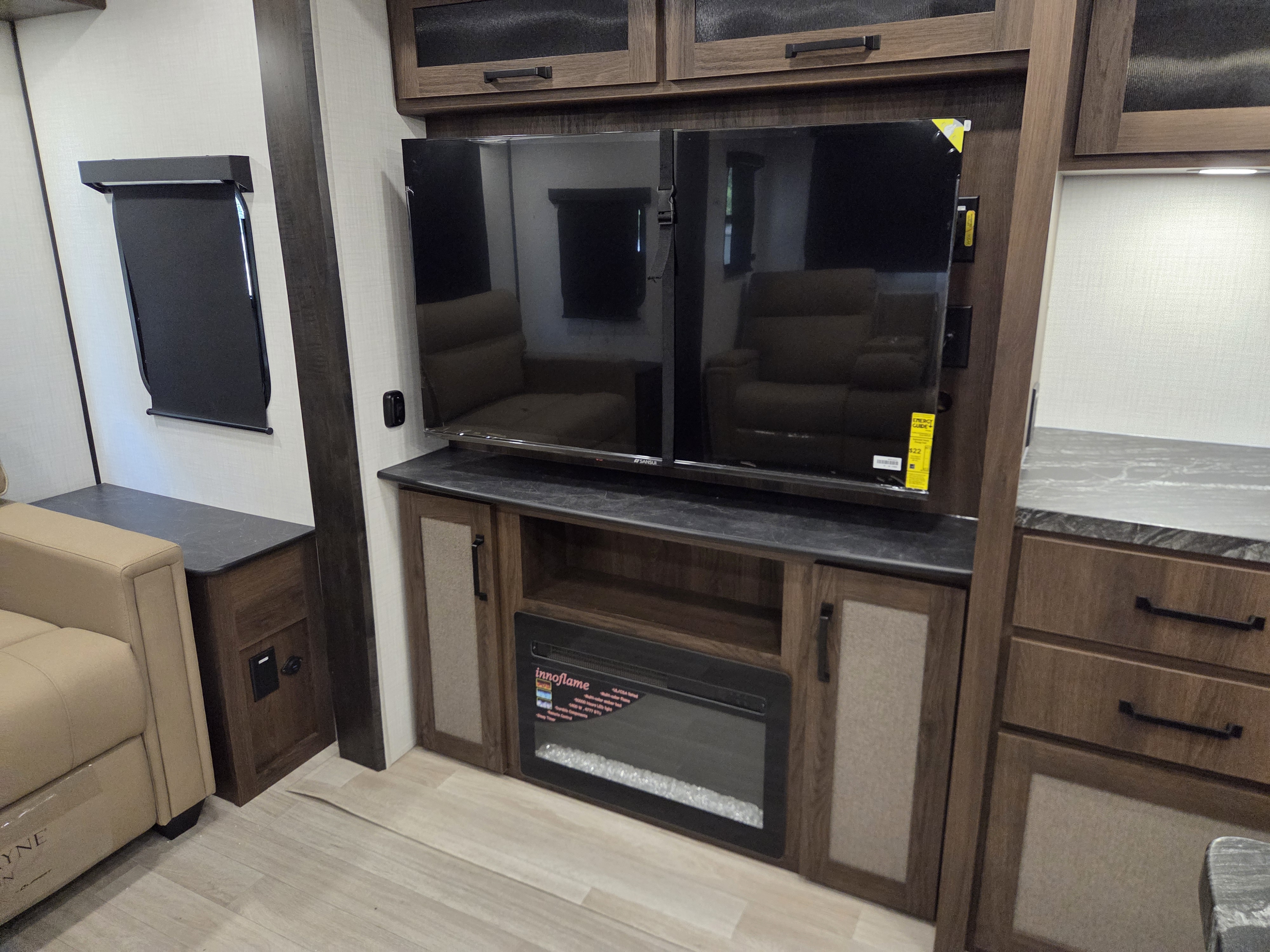 2027 Keystone Bullet Crossfire (East) 310RES, $ 55,990