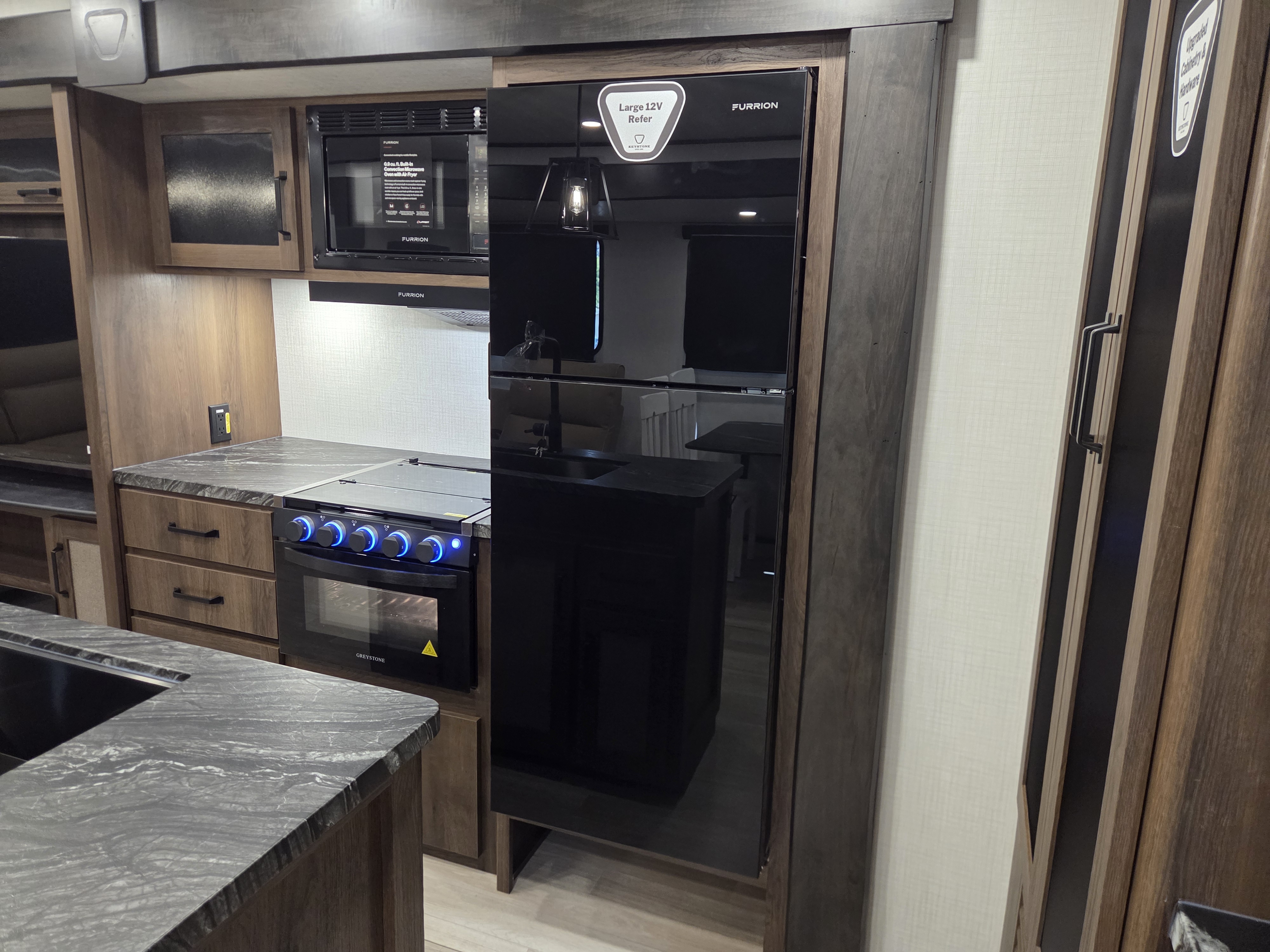 2027 Keystone Bullet Crossfire (East) 310RES, $ 55,990