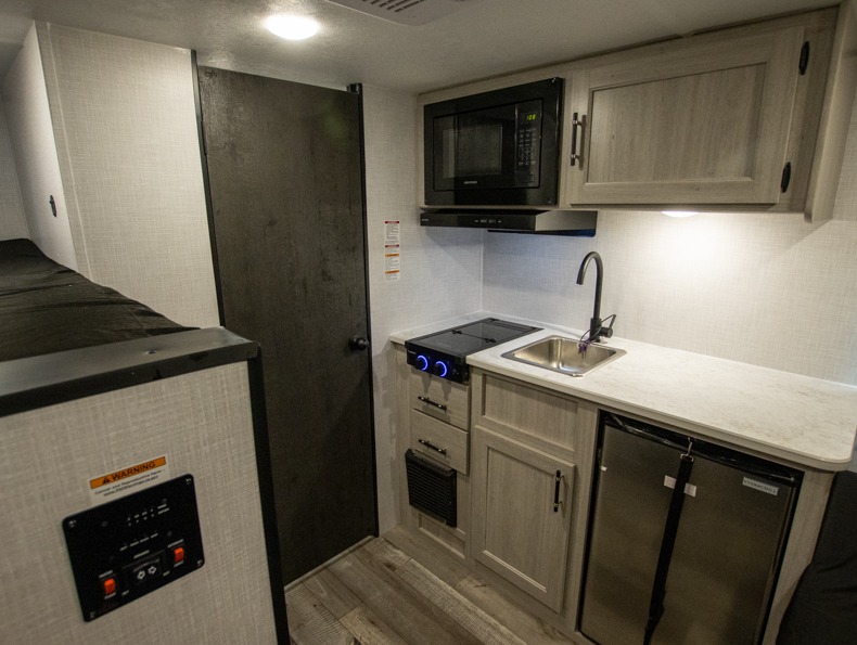 2026 CrossRoads Sunset Trail Select SS13BHS, $ 13,999