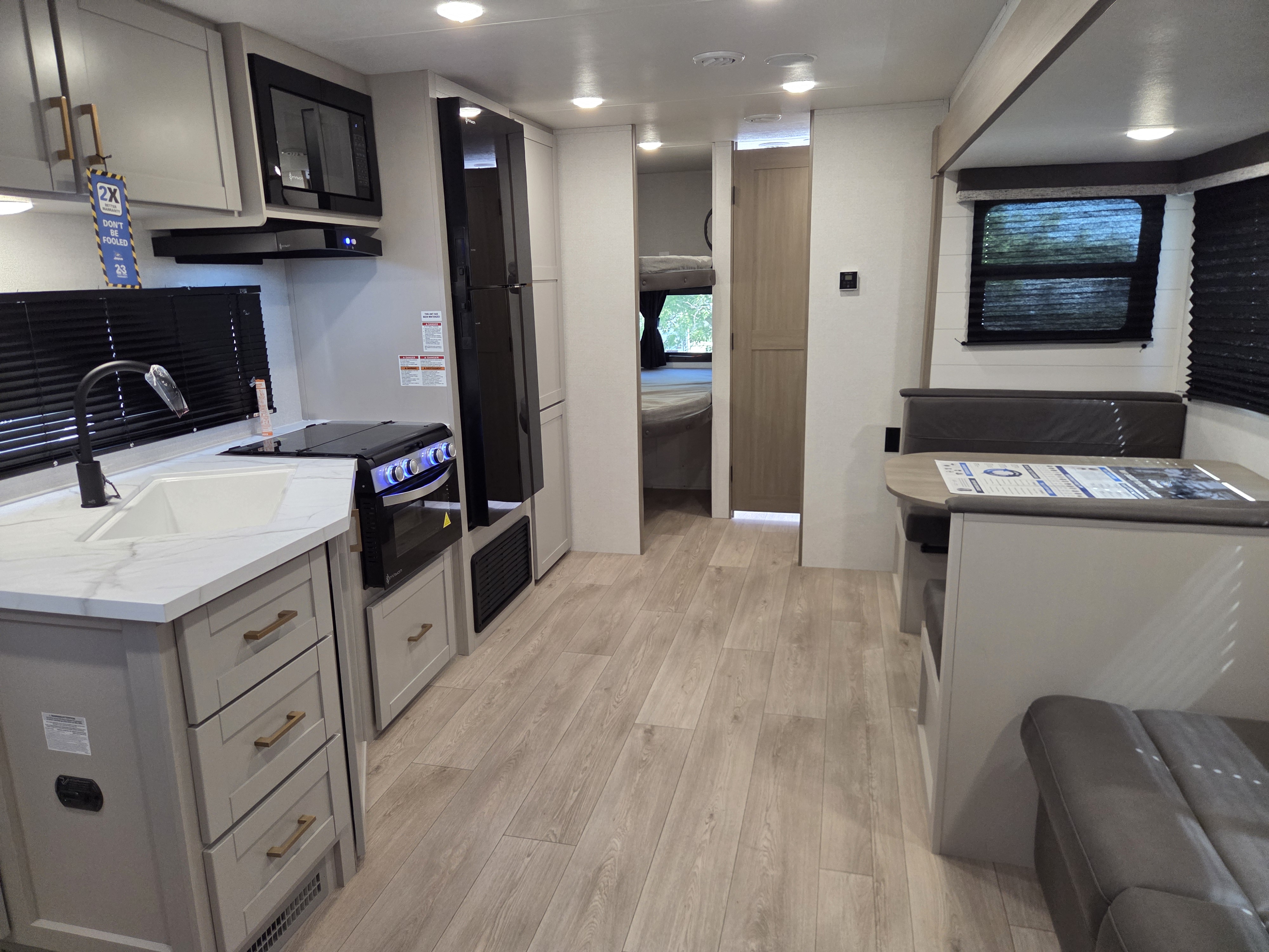 2027 Jayco Jay Flight 261BHS, $ 26,999