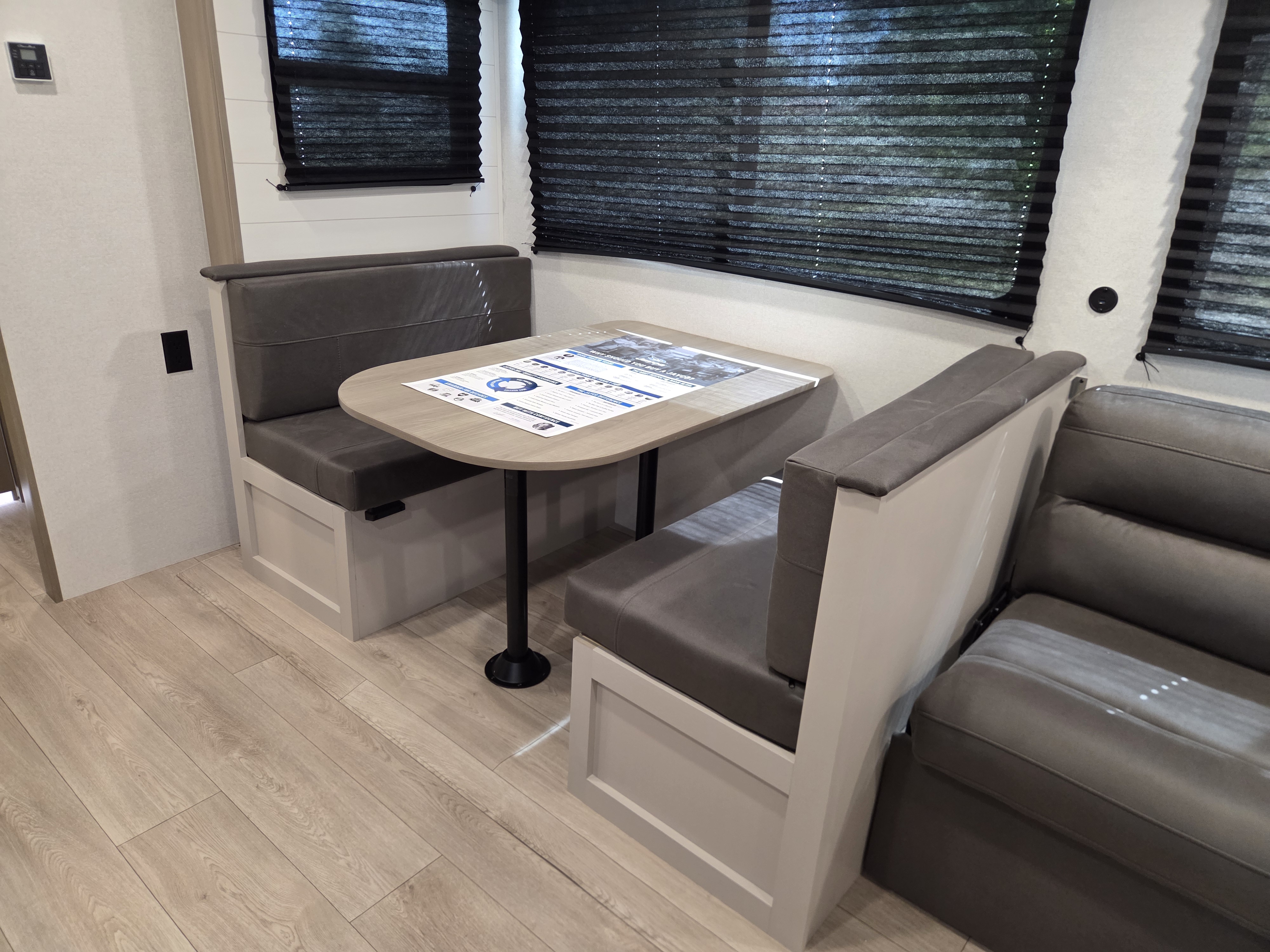 2027 Jayco Jay Flight 261BHS, $ 26,999