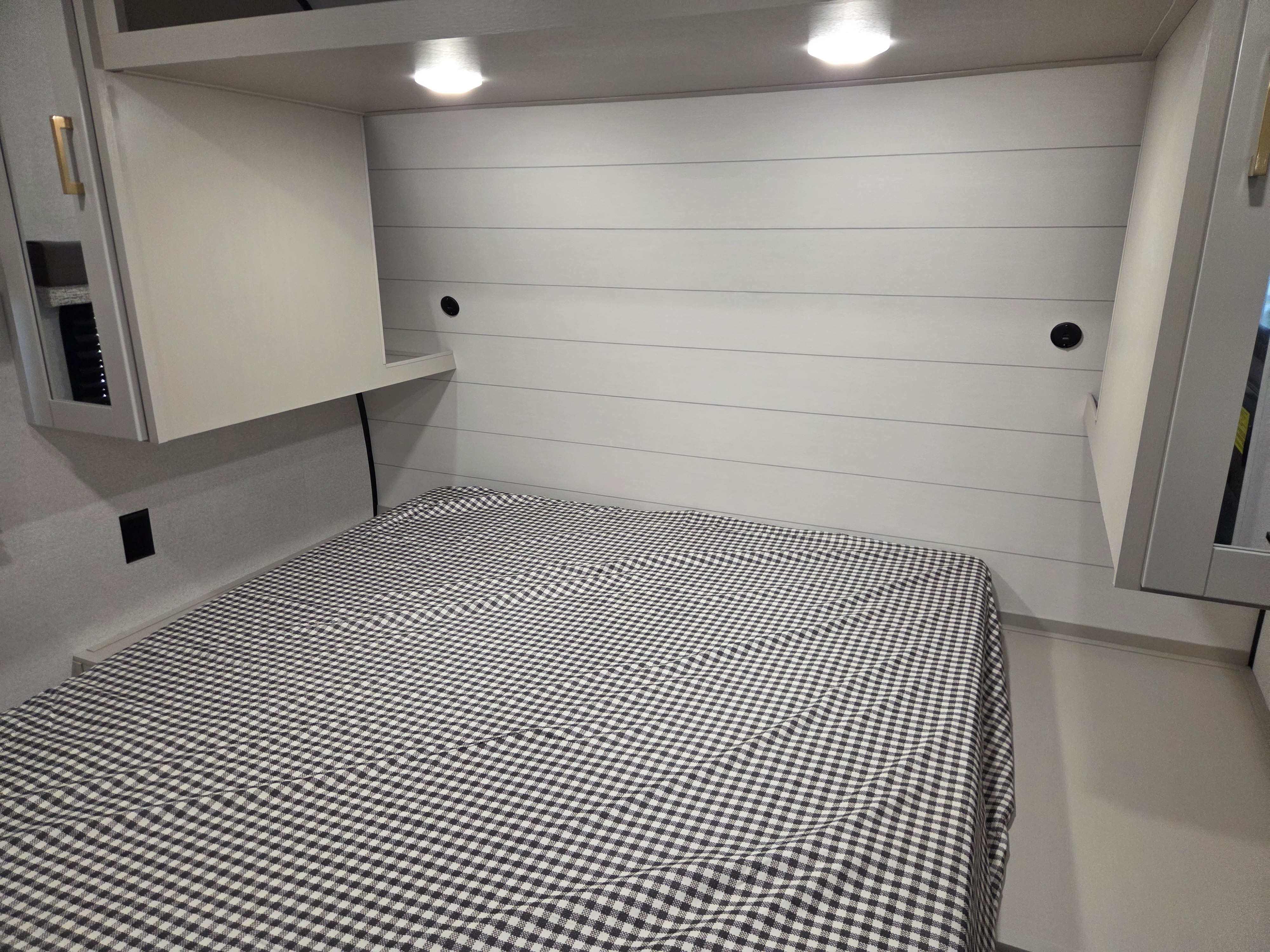 2027 Jayco Jay Flight 261BHS, $ 26,999
