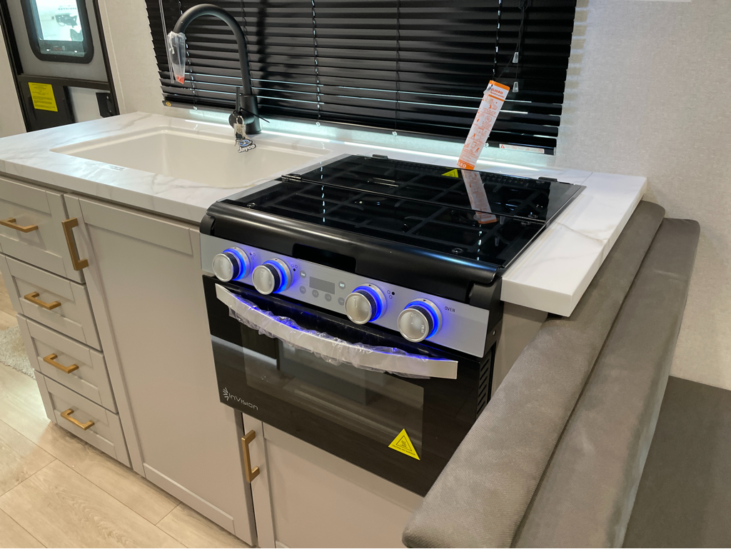 2027 Jayco Jay Flight 210QB, $ 23,999